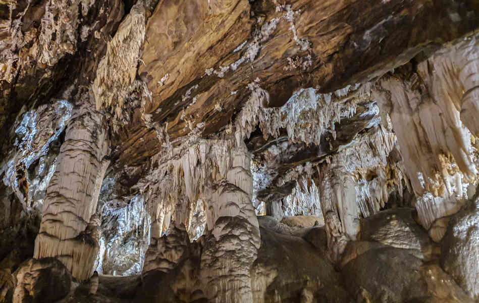Huelva - Aracena 47 - gruta de Las Maravillas.jpg